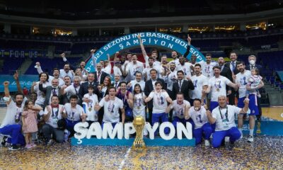 ING Basketbol Süper Ligi Play-Off final serisinde Fenerbahçe Beko’yu 93-66 mağlup eden Anadolu Efes seride durumu 3-0 yaparak şampiyon oldu.