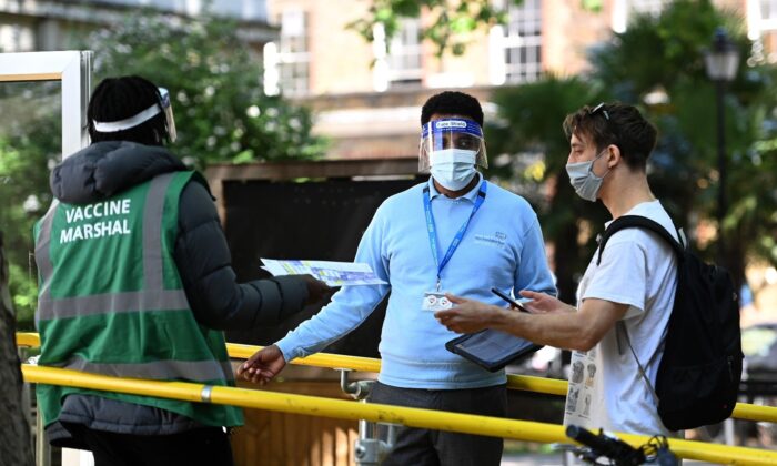 İngiltere’de yetişkinlerin 4’te 3’ü aşılandı