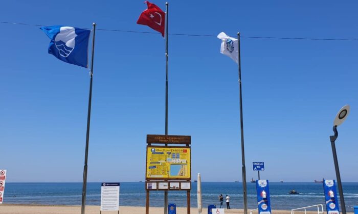 İnkumu plajında mavi bayraklar göndere çekildi