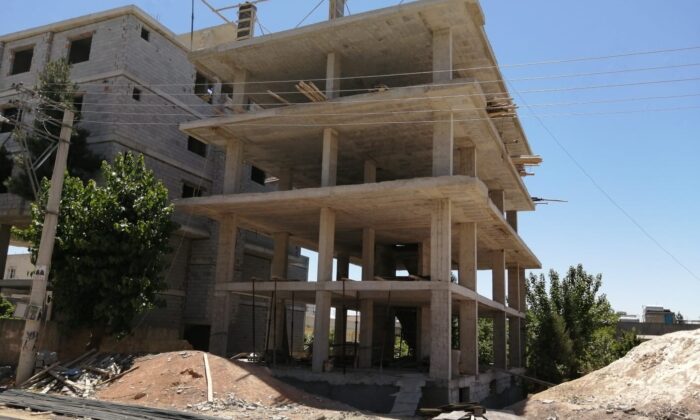 İnşaat işçisi 4. kattan düştü