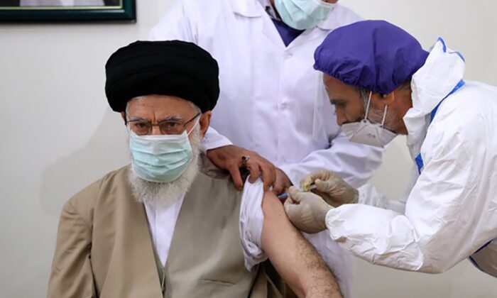İran Dini Lideri Hamaney, korona virüs aşısı oldu