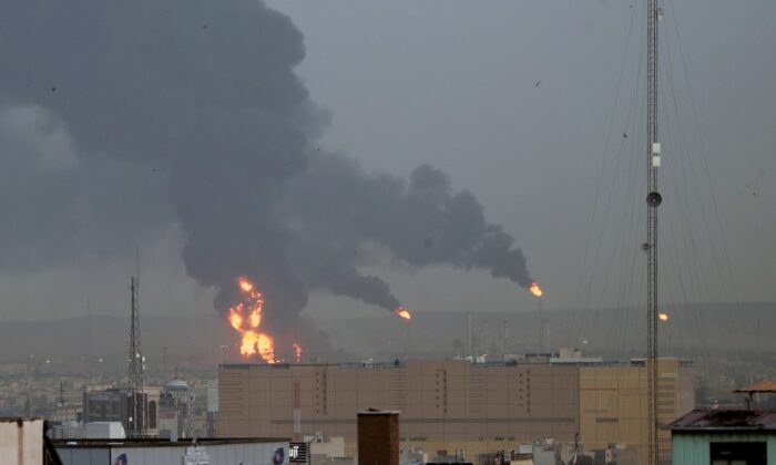 İran’da petrol rafinerisinde yangın