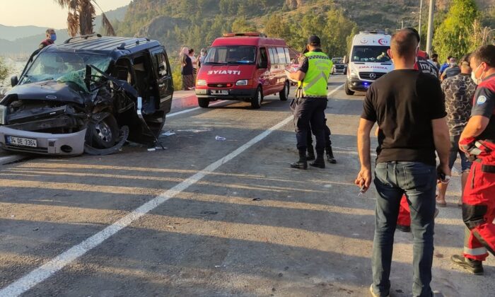 İş makinesi ile ticari araç çarpıştı: 1 yaralı