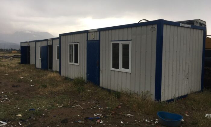 İşçilerin kaldığı konteynerleri çalıp sattı