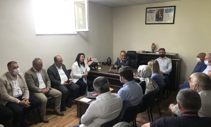 İskenderoğlu, muhtarların taleplerini dinledi