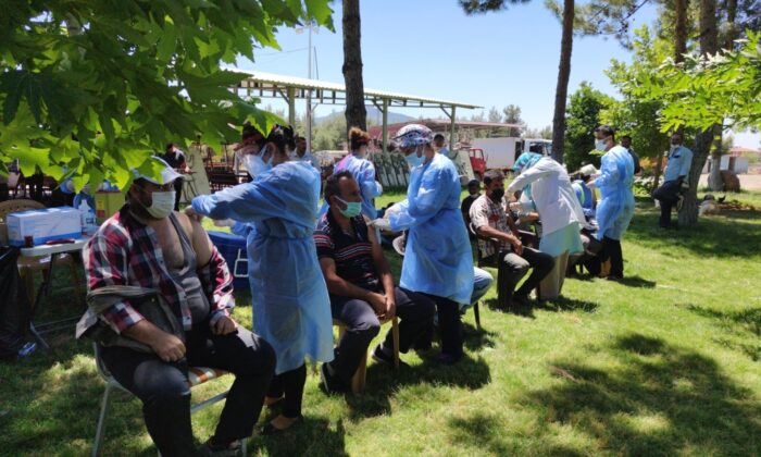 İslahiye’de yerinde aşı uygulaması işçilerle başladı