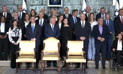 İsrail’de yeni hükümet aile fotoğrafı çektirdi