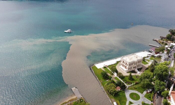 İstanbul Boğazı çamura bulandı