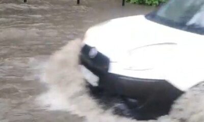 İstanbul’da sağanak yağmur bazı yolları göle çevirdi