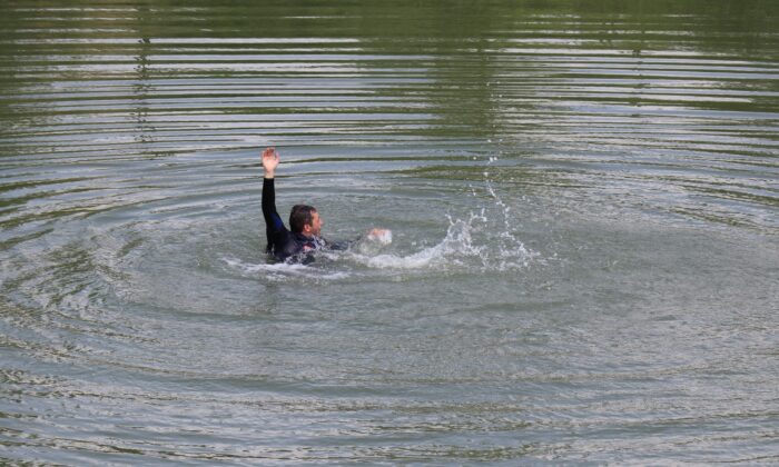 İtfaiye su altı ekibinden gerçeğini aratmayan tatbikat