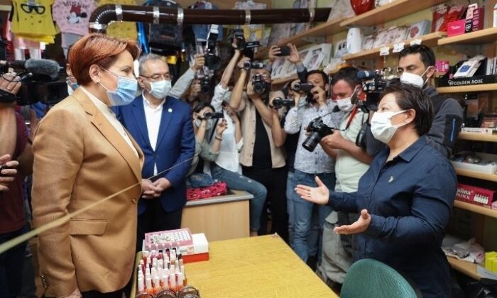 İYİ Parti Genel Başkanı Akşener, Niğde’de esnafla buluştu