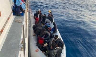 İzmir açıklarında 31 düzensiz göçmen kurtarıldı