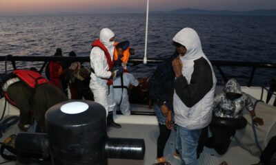 İzmir açıklarında 32 düzensiz göçmen kurtarıldı