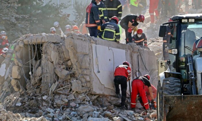 İzmir’de 11 kişiye mezar olan apartman 1975 Yönetmeliğine bile aykırı yapılmış