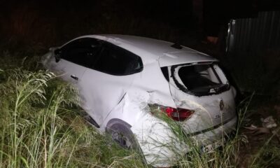 İzmir’de boş araziye uçan otomobilin sesini duyan vatandaşlar: “Arkadaki bina yıkıldı sandık”