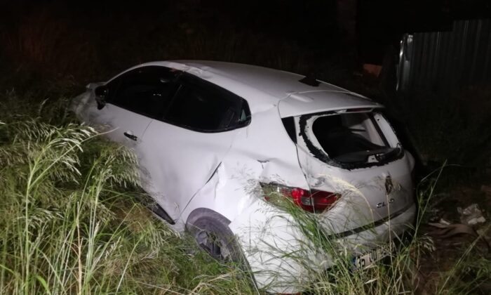 İzmir’de boş araziye uçan otomobilin sesini duyan vatandaşlar: “Arkadaki bina yıkıldı sandık”