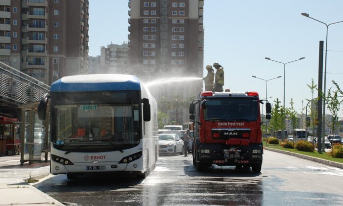 İzmir’de elektrikli otobüs alev alev yandı