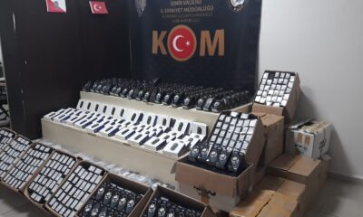İzmir’de gümrük kaçağı cep telefonu operasyonu