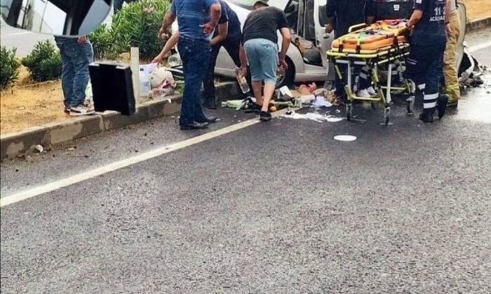 İzmir’de otomobil iş makinesine çarptı: 1 ölü, 1 yaralı