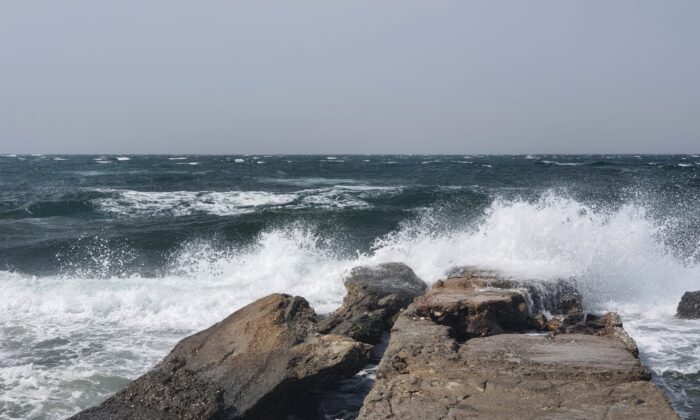 İzmir’e fırtına bir anda geldi, ortalığı yıktı geçti