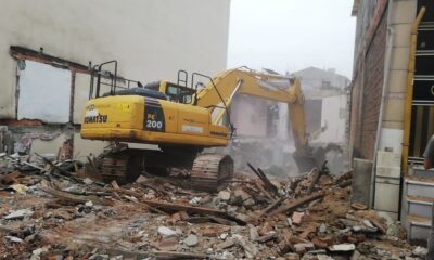 İzmit’teki metruk bina yıkıldı