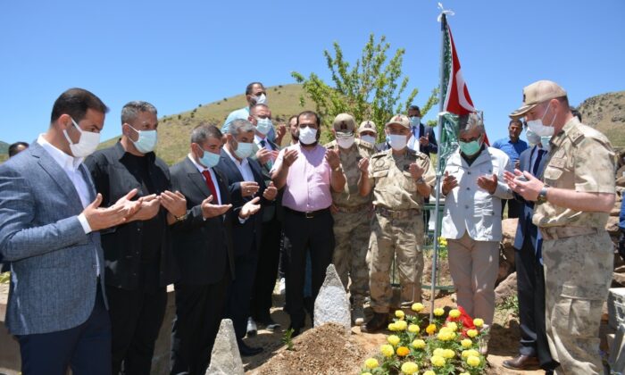 Jandarma Genel Komutanı Orgeneral Çetin’den şehit güvenlik korucusunun kabrine ziyaret