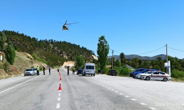 Jandarma helikopter ve drone ile havadan trafik denetimi yaptı