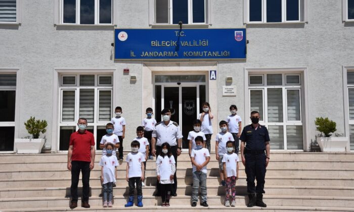 Jandarma ilköğretim okulu öğrencilerine kapılarını açtı