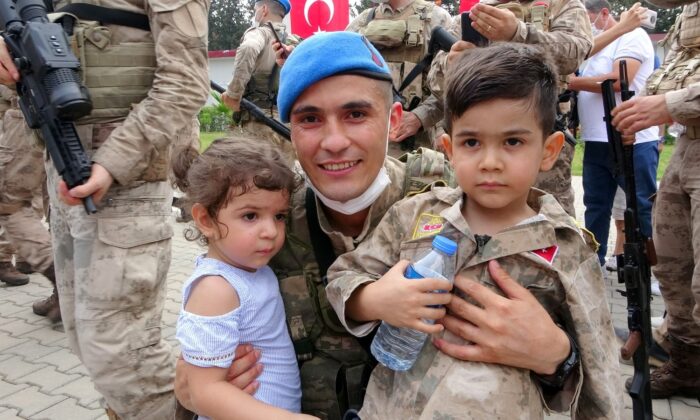 Jandarma Özel Harekat timleri dualarla Suriye’ye uğurlandı