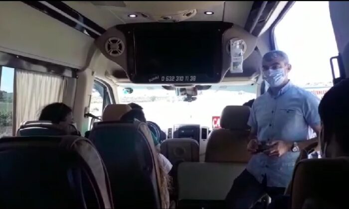 Jandarma yolcu taşıtlarını yolcu gibi binip denetledi