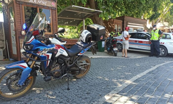 Jandarmadan kural tanımaz sürücülere 335 bin TL para cezası