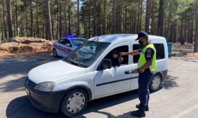 Jandarmadan sürücülere babalar günü hediyesi