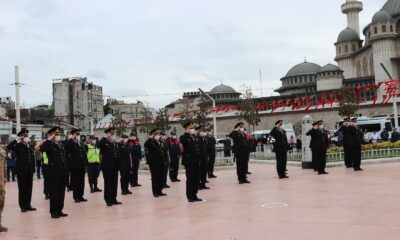 Jandarma’nın 182’nci kuruluş yılında Taksim Cumhuriyet Anıtı’na çelenk bırakıldı