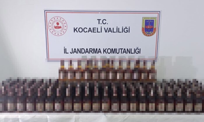 Jandarmanın takibe aldığı araçlardan sahte içki çıktı