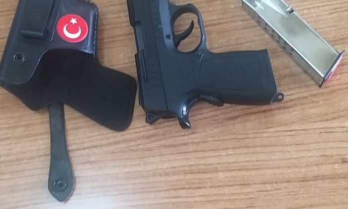 KAAN Uygulaması ile otogarda 1 şahıs ruhsatsız silah ve mermilerle yakalandı