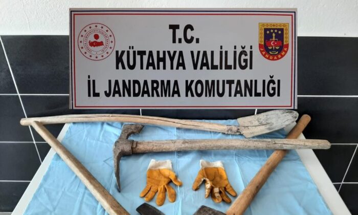 Kaçak kazı yapan 2 kişi suçüstü yakalandı