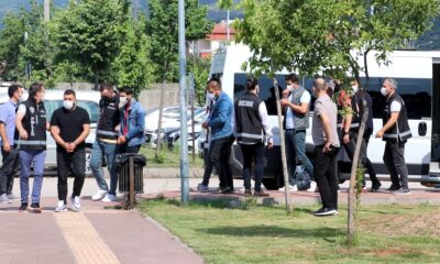 Kaçak sigaraları sahte bandrolle piyasaya süren 7 kişi adliyeye sevk edildi