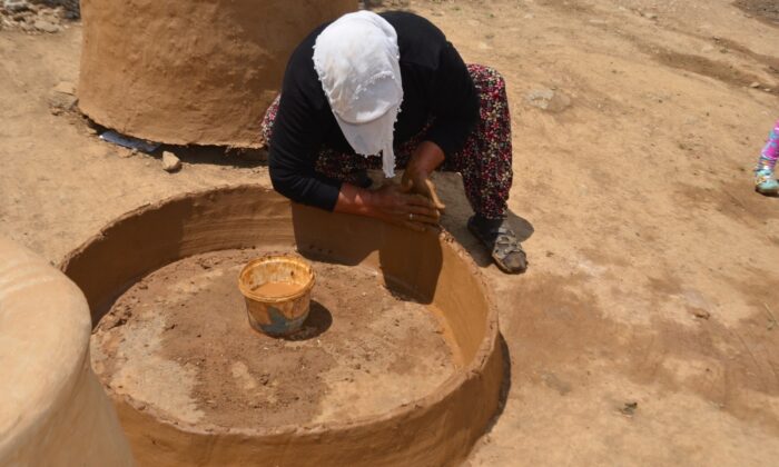 Kadın elinde şekillenen tandırlar geçim kaynağı oluyor