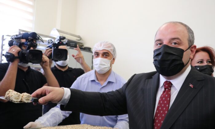 Kadın Girişimciler üretti Bakan Varank, gazetecilere ikram etti