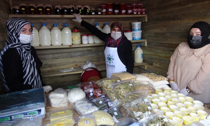 Kadınların el emeği göz nuru ürünleri görücüye çıktı