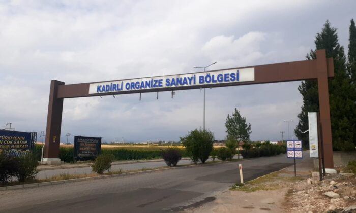 Kadirli Organize Sanayi Bölgesinde iki işçinin üzerine yıldırım düştü