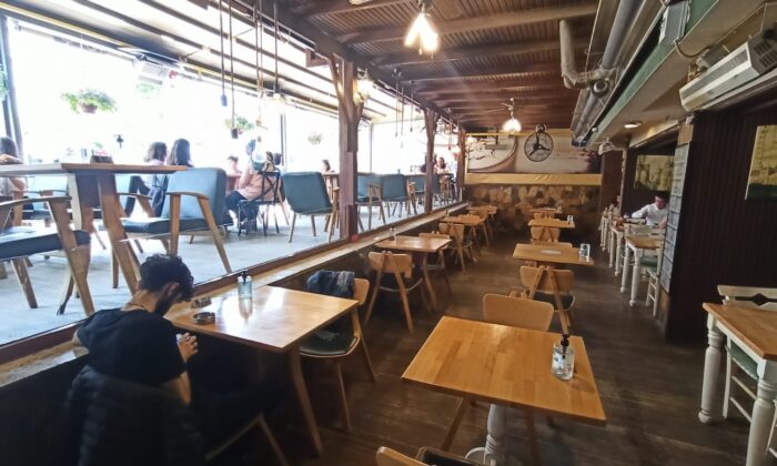 Kafeler yarı zamanlı çalışacak eleman sıkıntısı yaşıyor