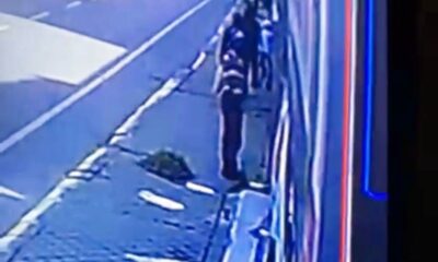 Kağıt toplayıcı kılığında hırsızlık kamerada