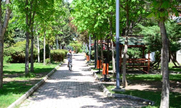 Kahramankazan’da parklar göz kamaştırıyor