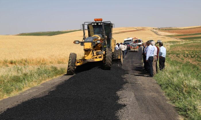 Kahta köy yollarında bakım ve onarım çalışmaları başladı