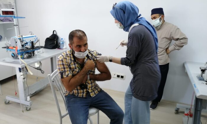 Kahta OSB’de mobil aşı uygulaması başladı