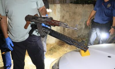 Kalaşnikof, tabanca ve pompalı tüfekle etrafa ateş açan şüpheliler kovalama sonucu yakalandı