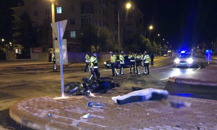 Kaldırıma çarpan motosikletin sürücüsü hayatını kaybetti