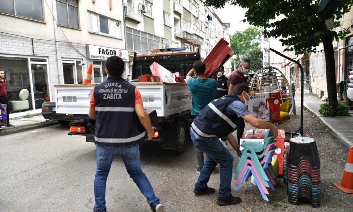 Kaldırımlar işgalden kurtarıldı