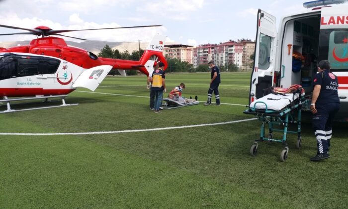 Kalp krizi geçiren vatandaşın yardımına ambulans helikopter yetişti